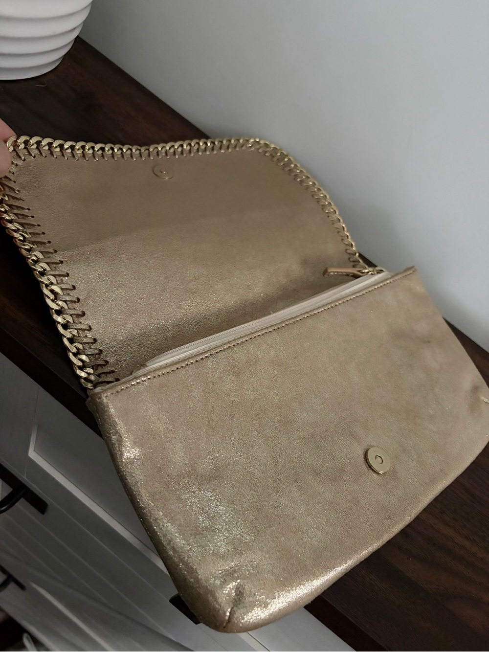 Lilly Pulitzer Gold Metallic Crush Clutch Chain Trim Bag - Picture 3 of 7
